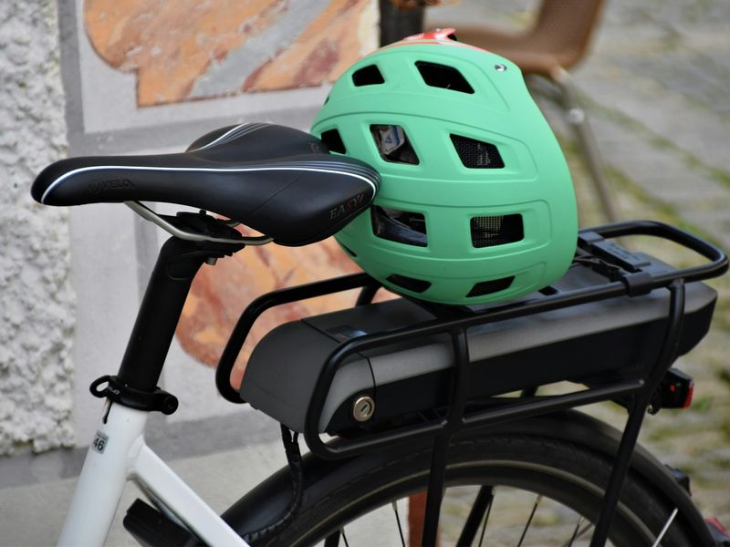Velohelm am Lenker (Demo-Foto)